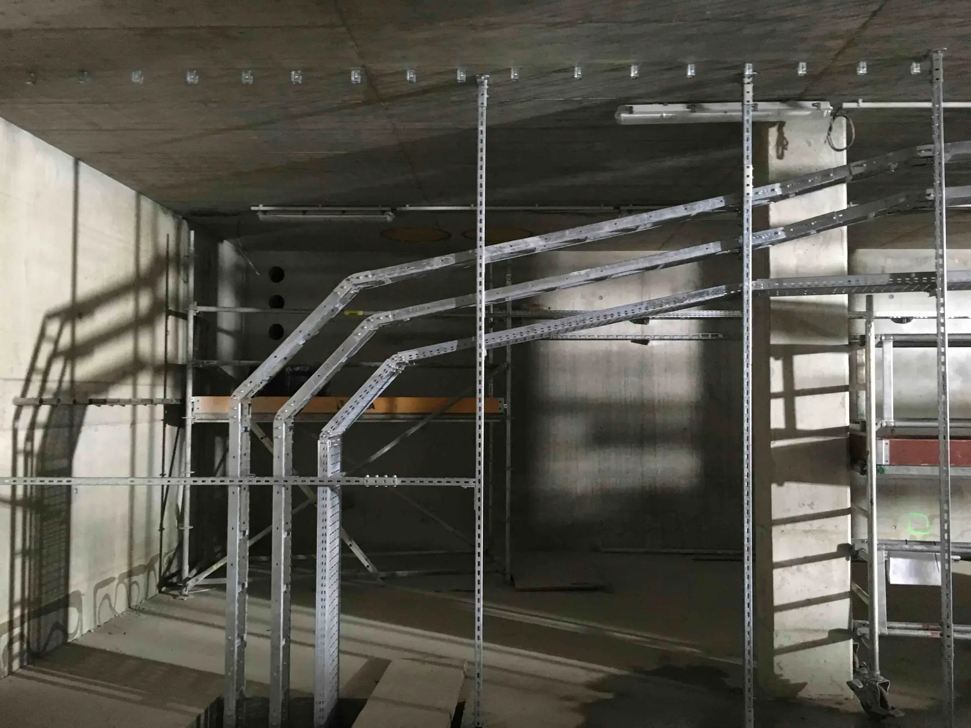 Zámečnické a montážní práce — průmyslový projekt
